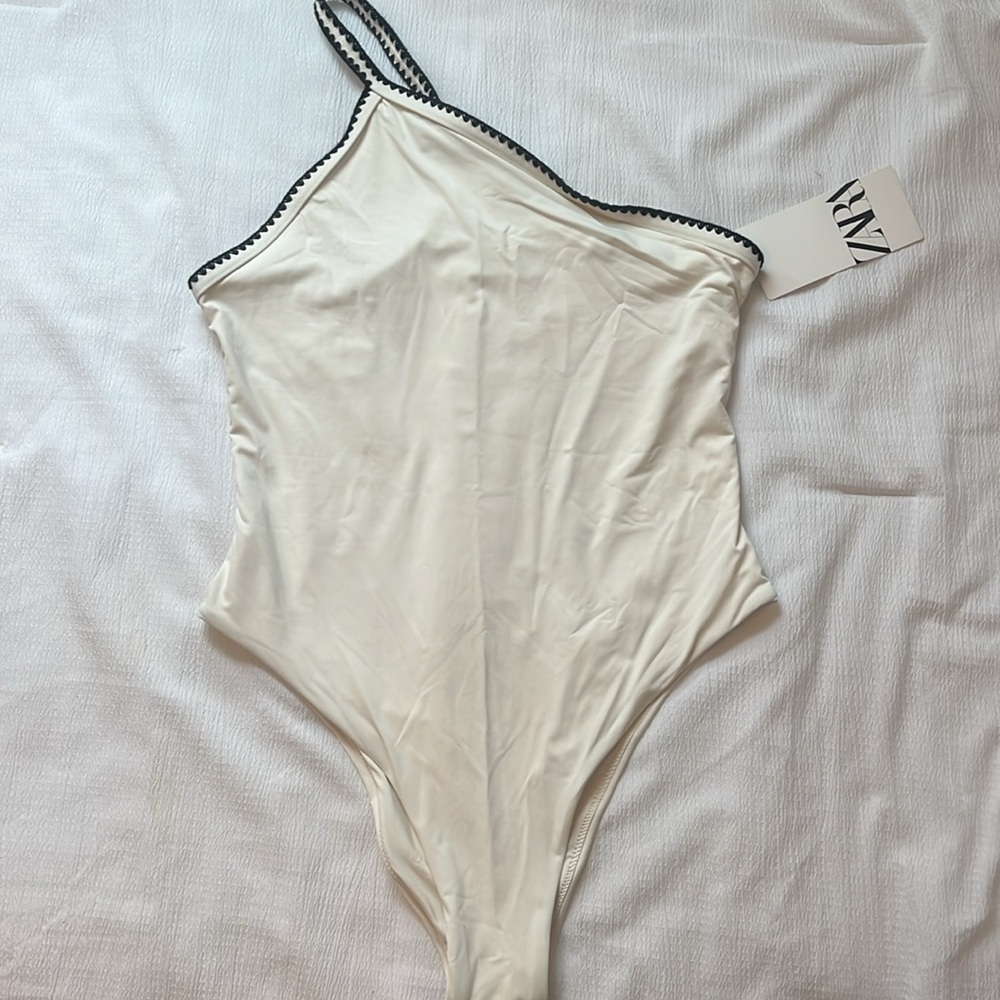 ZARA EMBROIDERED ASYMMETRIC SWIMSUIT
ECRU SIZE MEDIUM - Picture 7 of 7